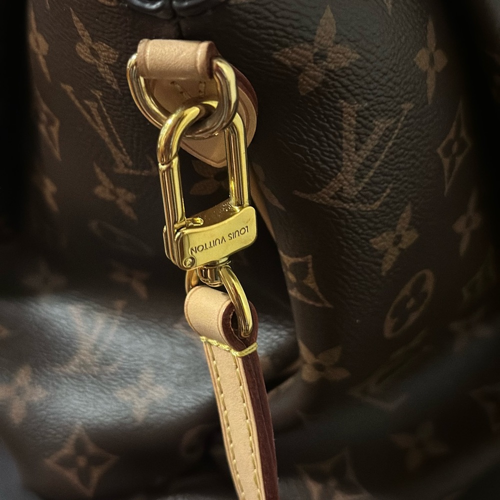 Louis Vuitton Rivoli - Picture 6 of 12